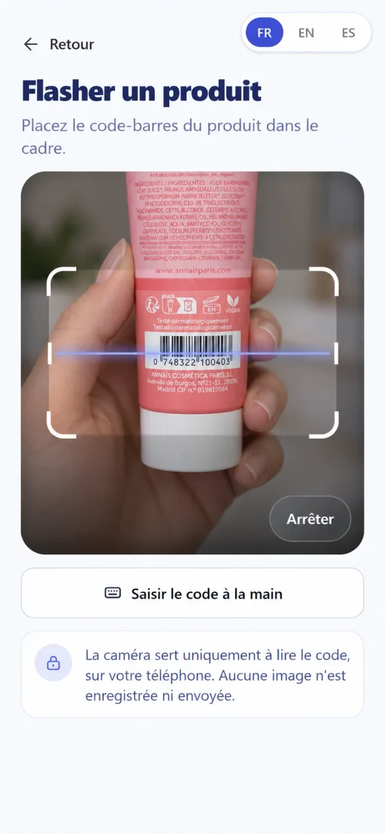 Téléphone affichant l’écran de lecture d’un produit : la caméra lit le code-barres au dos d’un tube de crème Annaïs Paris